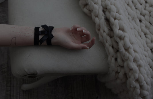 Feminine Bow Bracelet