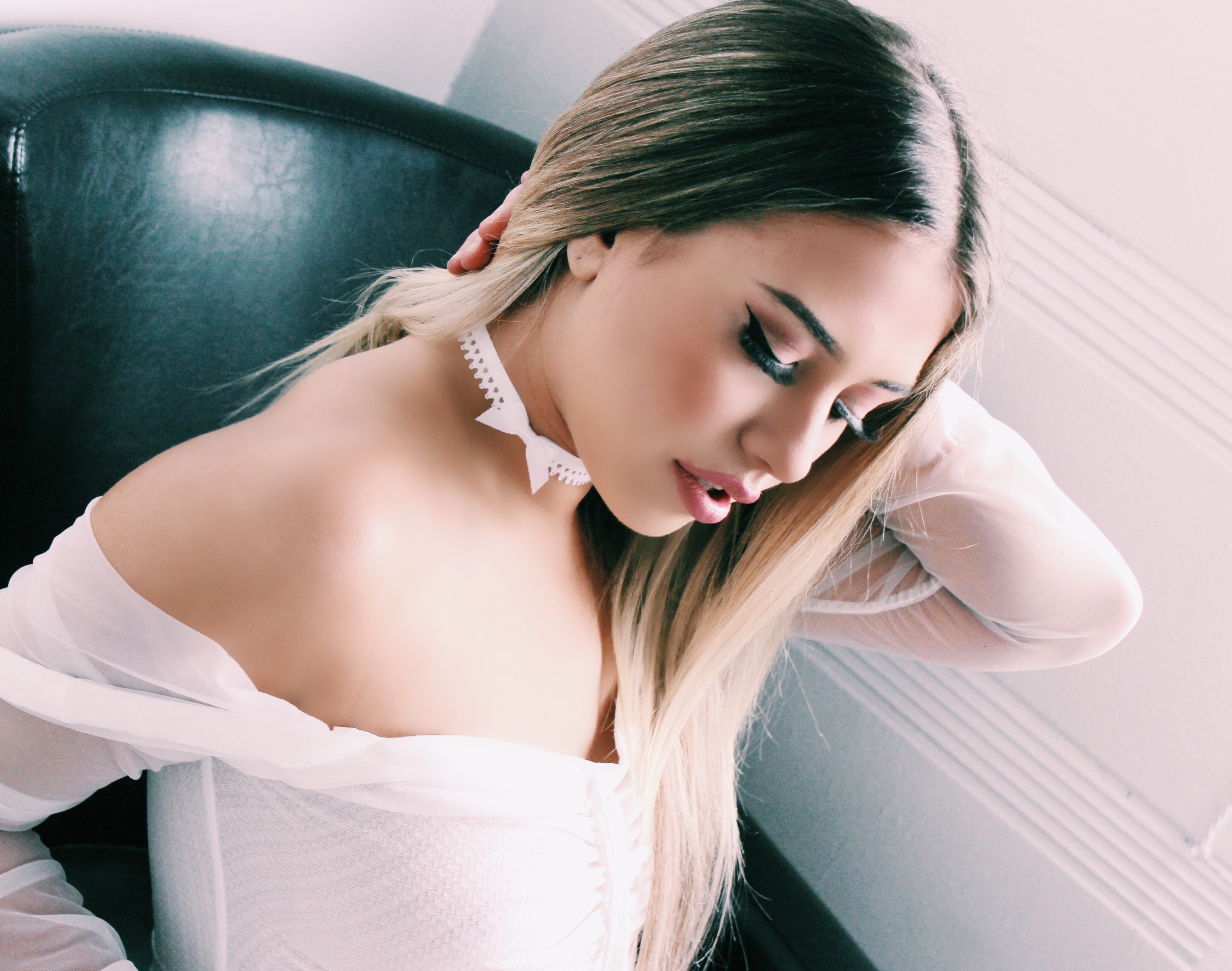 Foxy White Bow Choker on Model