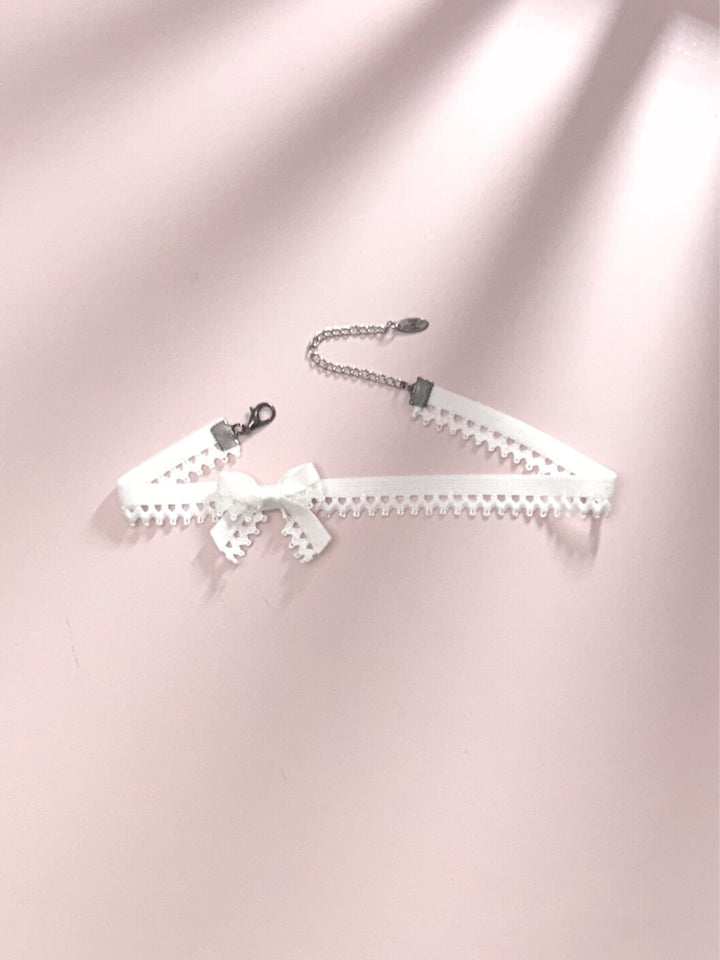 Foxy White Elastic Bow Coker