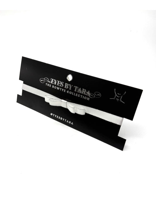Queen White Silver Bow Choker