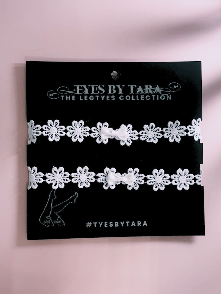 Packaging View Blossom White Flower Leg Garters