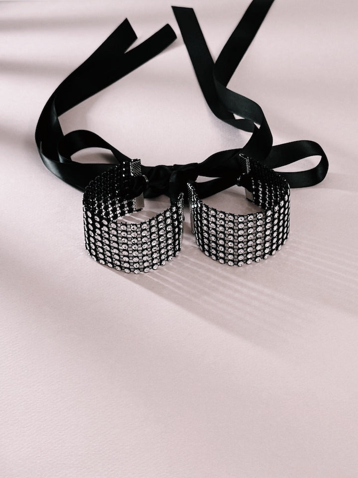 Vixen Tyecuffs
