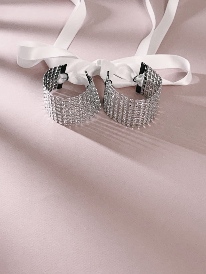 Vixen White Tyecuffs