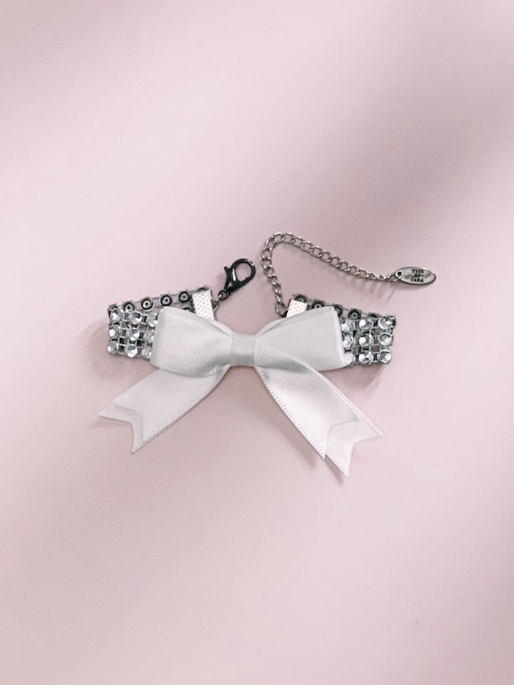 Princesa White Sparkly Bow Bracelet on Pink Background