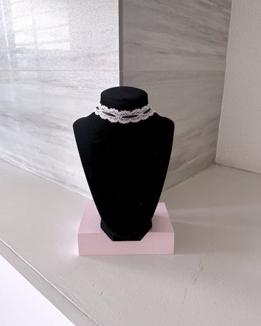How to Add Feminine Details to a Minimalist Wardrobe
