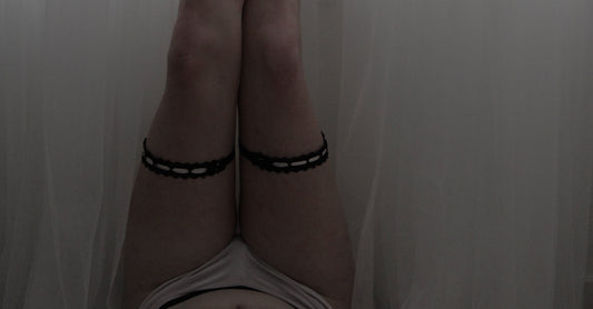 3 Sensual Leg Garters for the Weekend