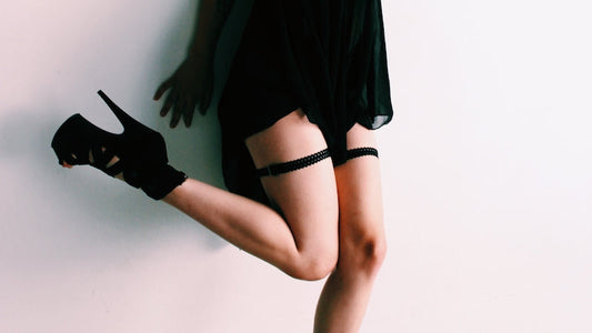 What Boudoir Accessories Should You Bring to a Shoot?