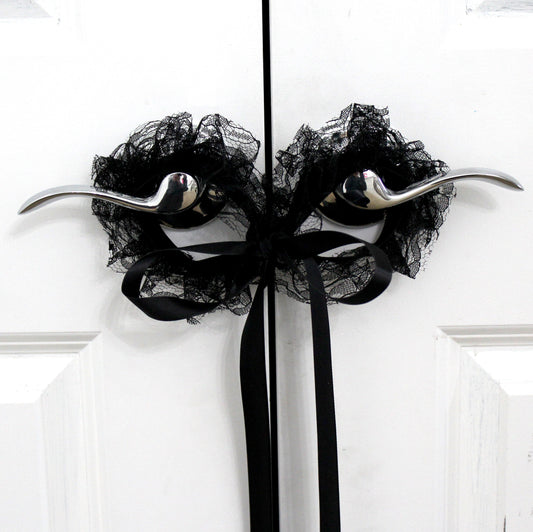 Lace Handcuffs: Elegant Restraints for Romantic Style