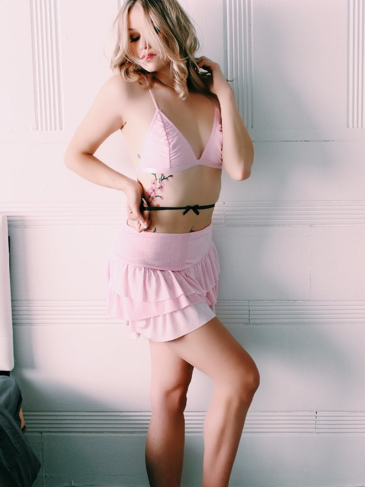 Pinup Black Bow Belt on Blonde Model