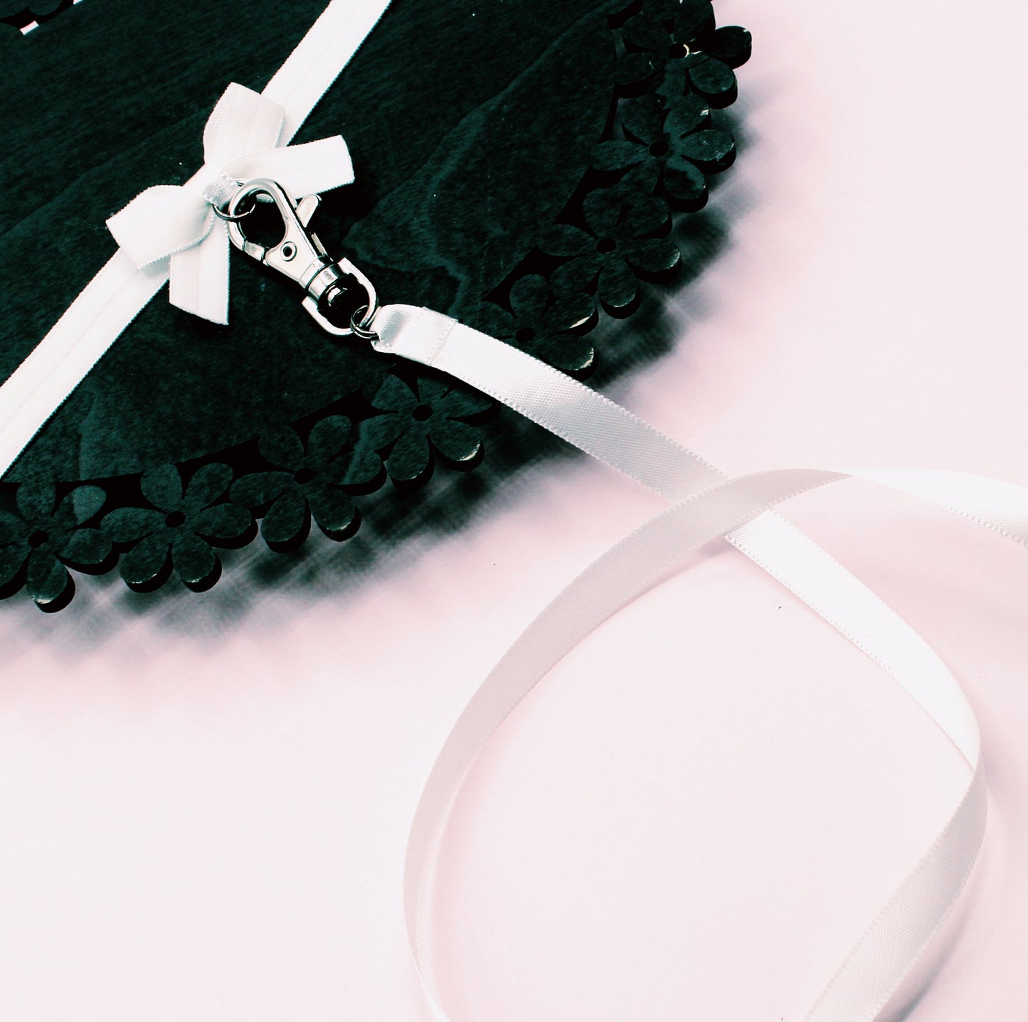 White Kinkette Collar and Leash Flatlay