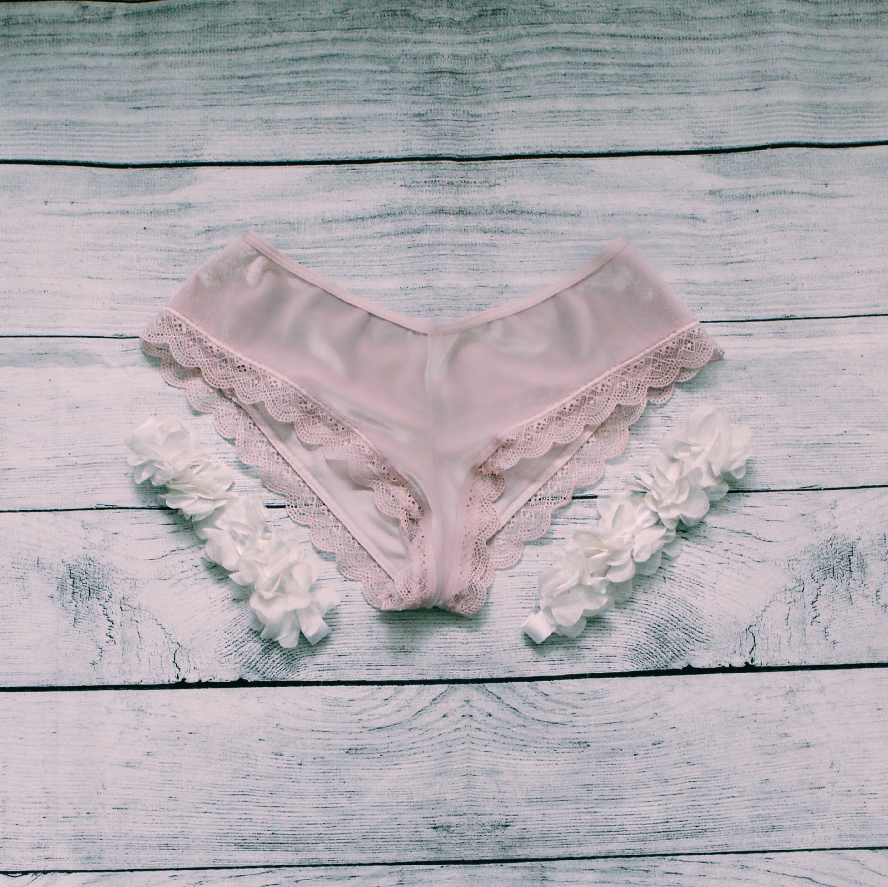 White Daisy Leg Garters Flaylay with Pink Lingerie