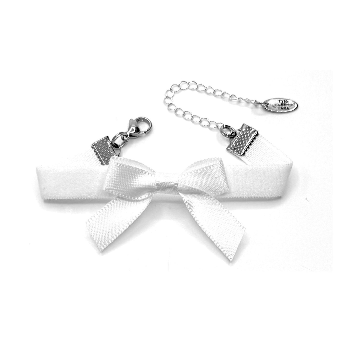 Kinkette White Bow Bracelet on White Background