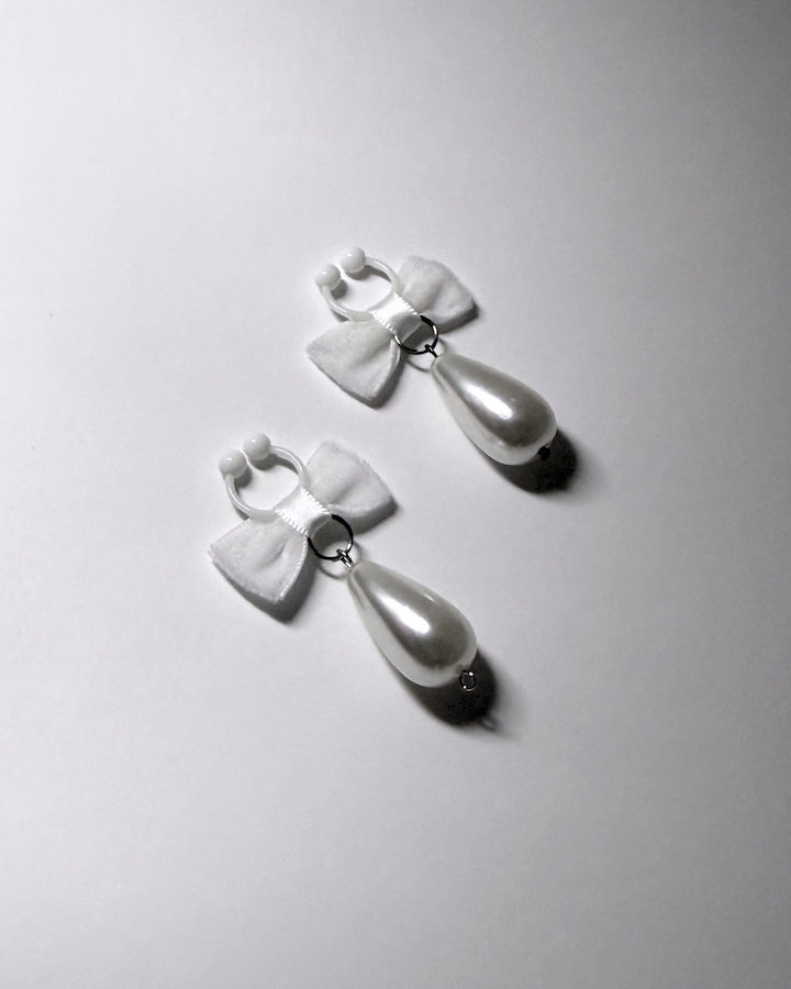 White Madam Velvet Bow Nipple Clamps