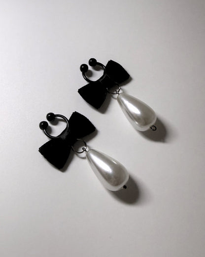 Madame Black Velvet Teardrop Pearl Nipple Clamps