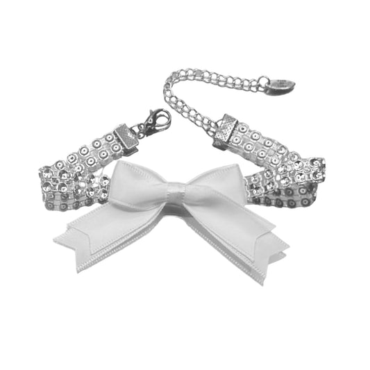 princesa white bow sparkly anklet on white background