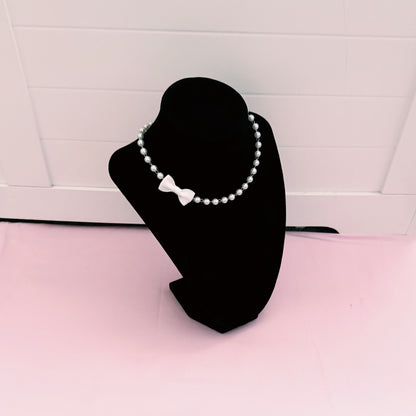 centerfold white bow pearl necklace