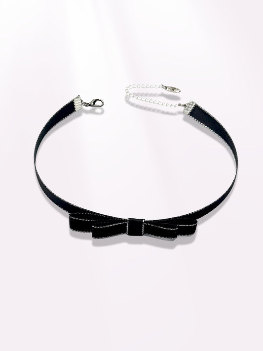 queen black metallic trim bow choker