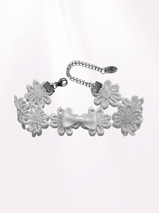 white blossom flower anklet on light pink background