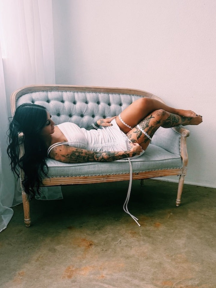 sweetheart white bow leg garters