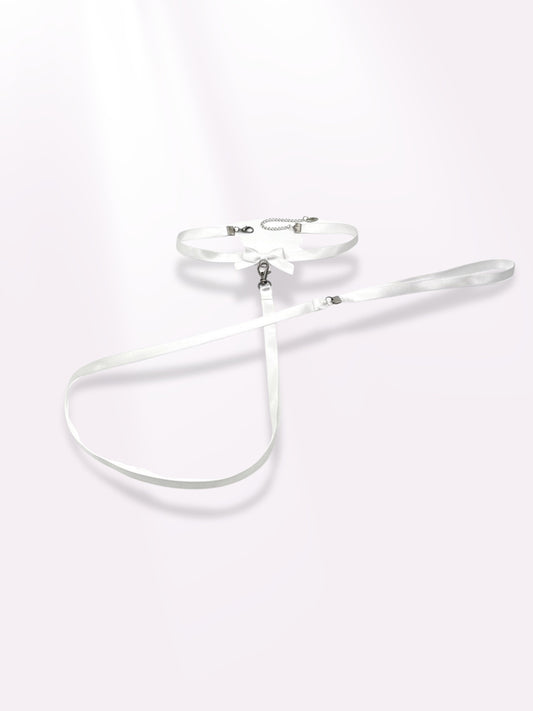 Kinkette collar and leash in white